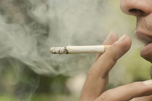 Smēķēšana ir viens no retikulāro varikozu vēnu attīstības iemesliem